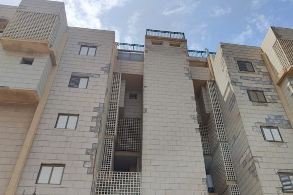 תיקון חיפוי אבן בבניין