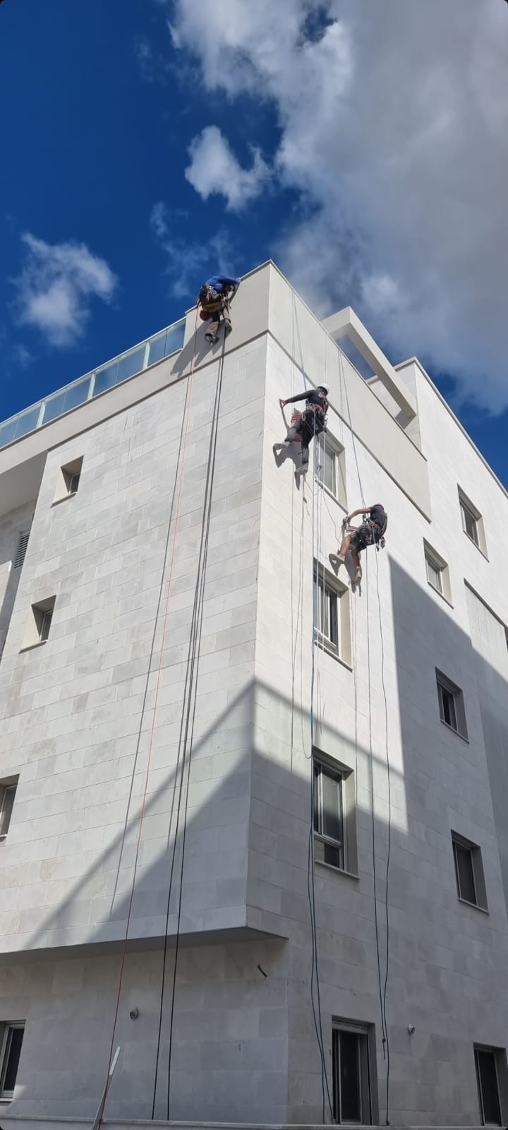 שיפוץ בניין בסנפלינג